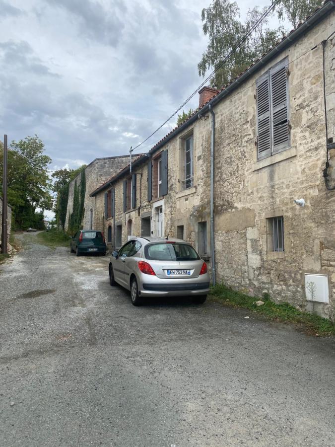 Charmant Appartement Avec Spa Fontenay-le-Comte Exteriér fotografie